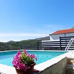 Igraliste Mirakul Apartment Seget Vranjica
