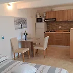 Igraliste Mirakul Apartment Seget Vranjica