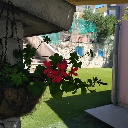 Igraliste Mirakul Apartment Seget Vranjica